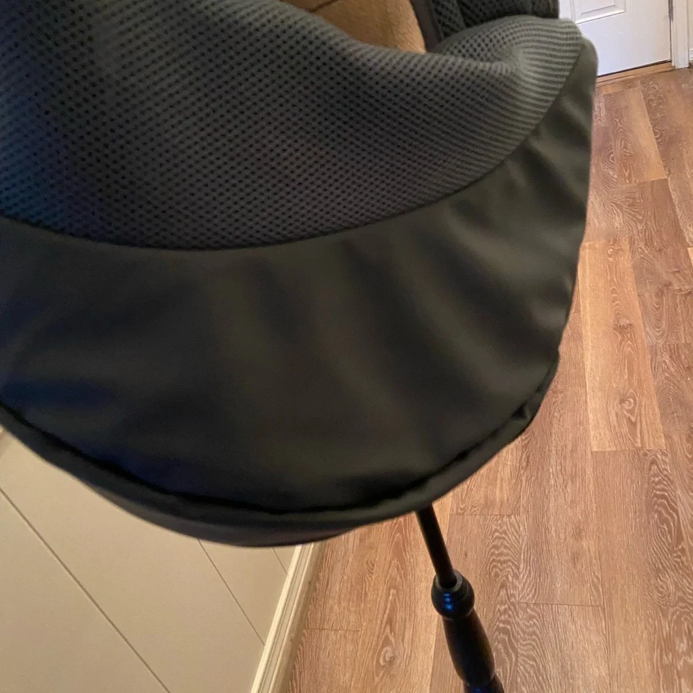 Like new YUDODO Pet Carrier Small